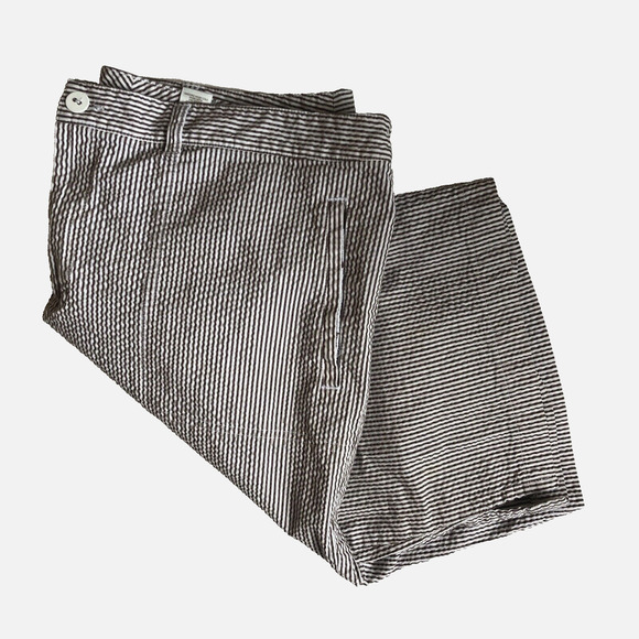 Seersucker Shorts Women White Gray Bermuda 16 JH Collectibles Striped Neutral - Picture 5 of 6